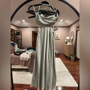 Elegant Backless Dress in Soft Green